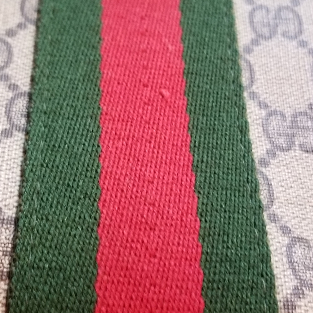 Authentic Gucci - Picture 2 of 7